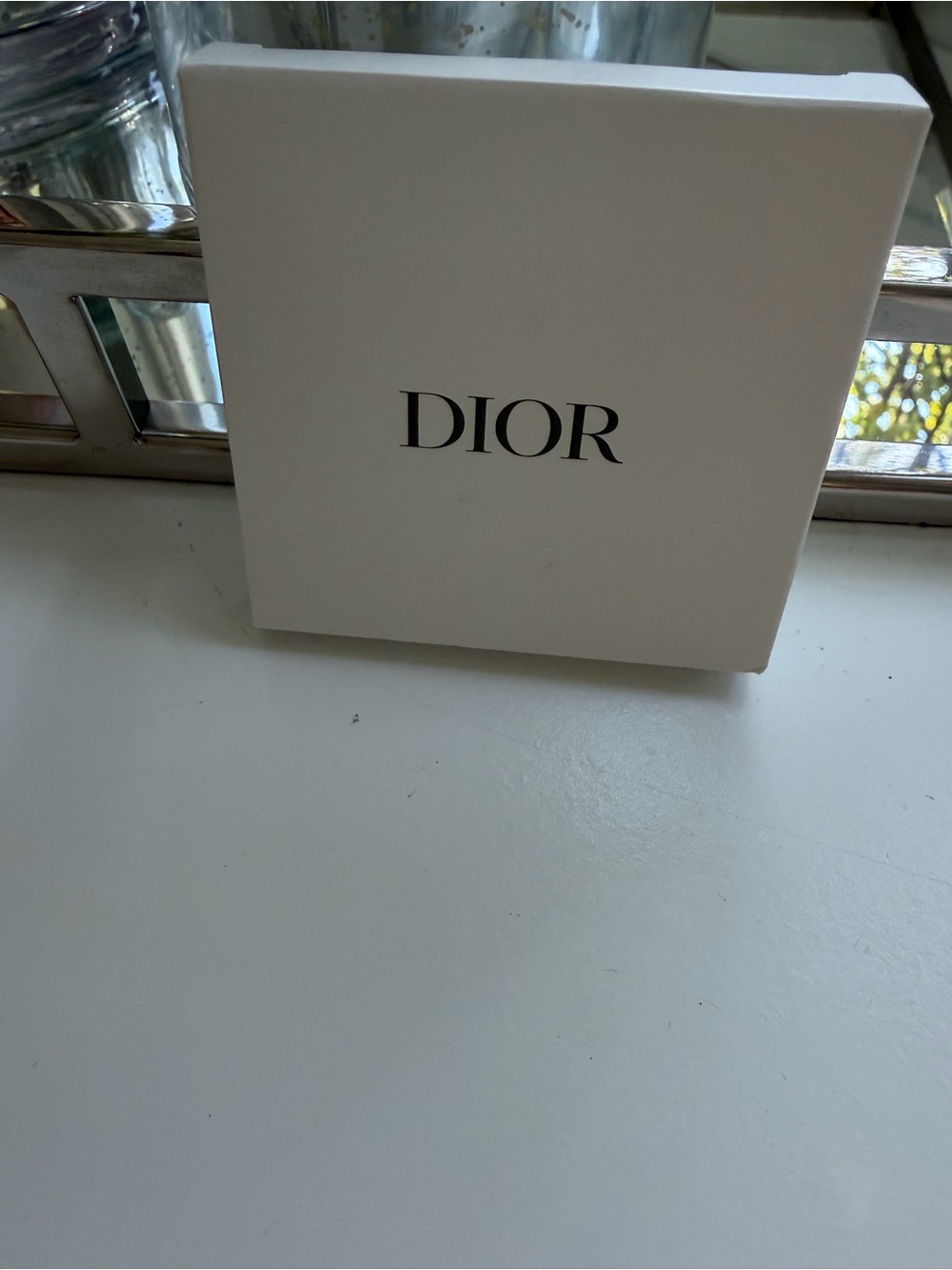 Dior White Leather Round Tag Mirror with Gold 'j'adore' Emblem - Picture 4 of 4